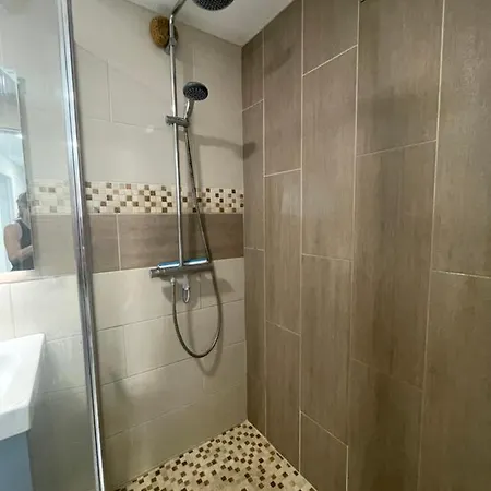 Tres Beau F3 Dans Residence Avec Piscine. Fréjus