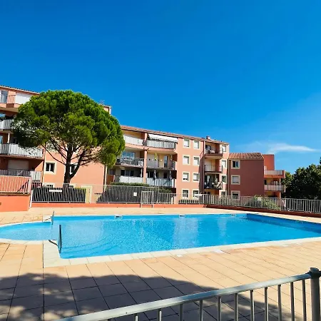 Tres Beau F3 Dans Residence Avec Piscine. Apartman Fréjus