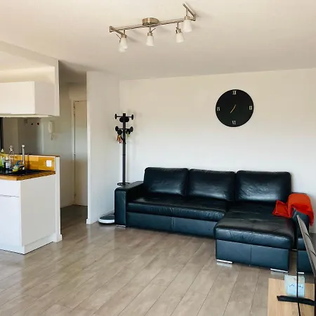 Tres Beau F3 Dans Residence Avec Piscine. *