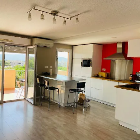 Tres Beau F3 Dans Residence Avec Piscine. Fréjus