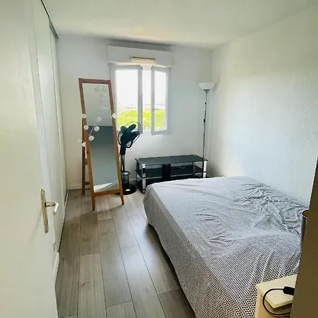 Tres Beau F3 Dans Residence Avec Piscine. Apartman Fréjus